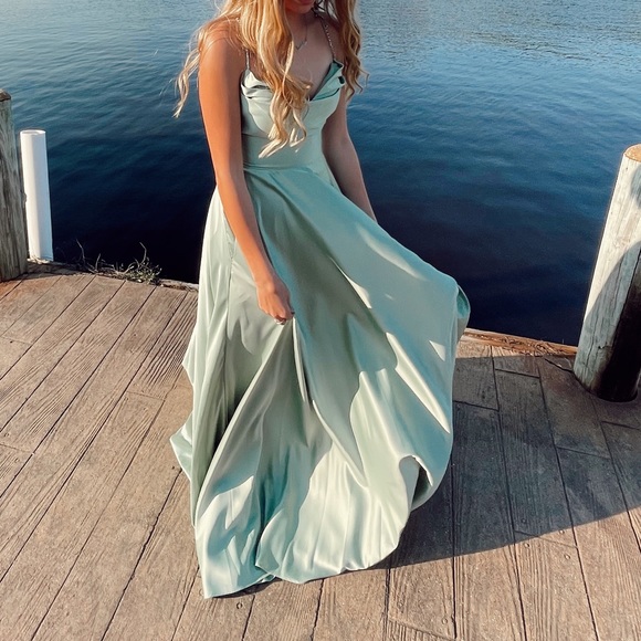 gorgeous sage green dress - Picture 3 of 5